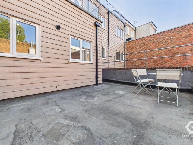 apartment to rent in London Road, East Grinstead