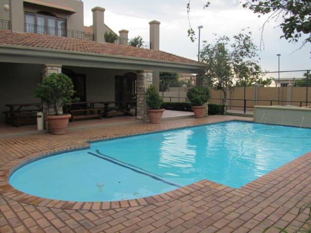 Apartment To Rent in Lonehill, Sandton