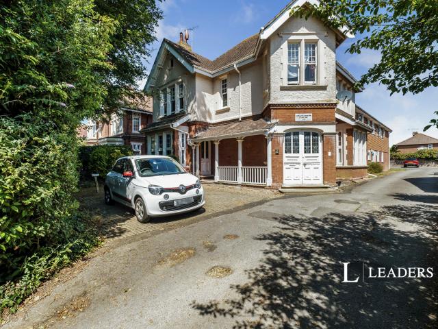 Apartment to rent in Loxley Gardens, Bulkington Avenue, Worthing, West Sussex, BN14 | Leaders