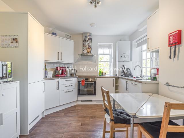 apartment to rent in Lyttelton Road, London, N2