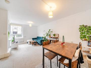 apartment to rent in Manningtree Close, Southfields, London, SW19