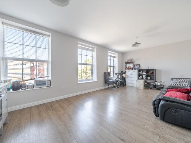 apartment to rent in Manor Drive North, New Malden, KT3