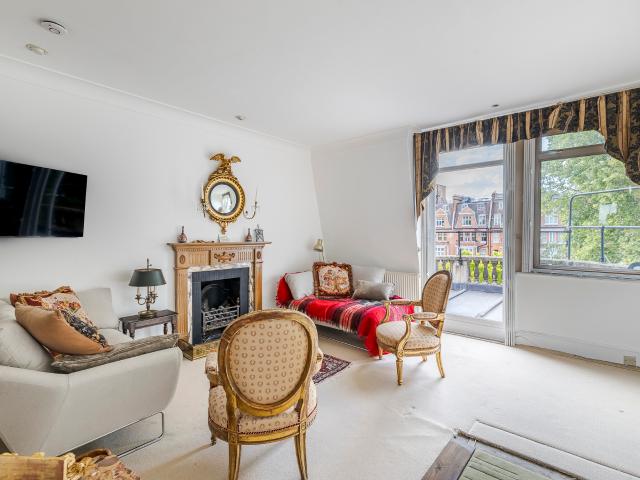 apartment to rent in Maisonette, 36 Gloucester Walk, Kensington, London, W8