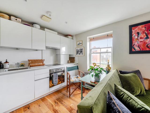 apartment to rent in Malvern Road, London, NW6