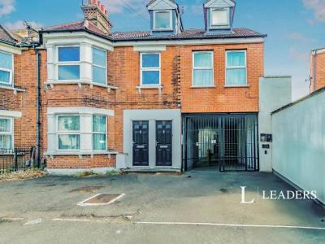 Apartment to rent in Martins Road, Bromley, BR2 | Leaders