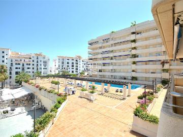 Apartamento en alquiler en La Quinta, Benahavís - Plaza aparcamiento