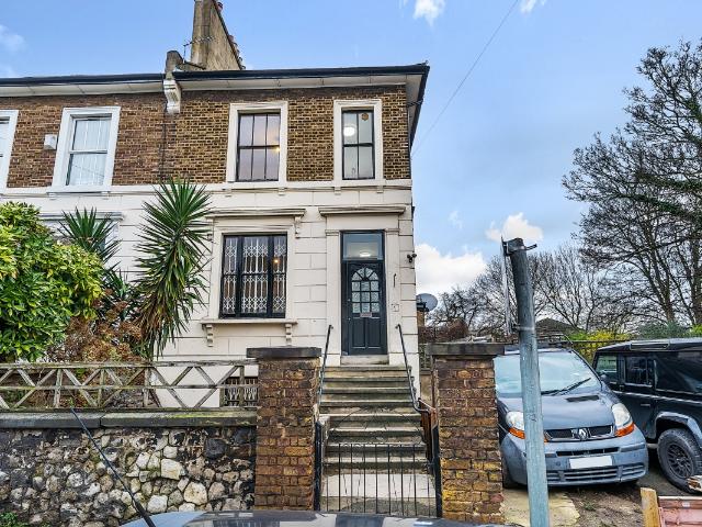apartment to rent in Marischal Road, London, SE13