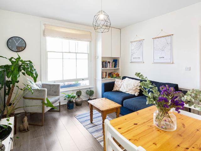 apartment to rent in Masbro Road, Brook Green, London, W14