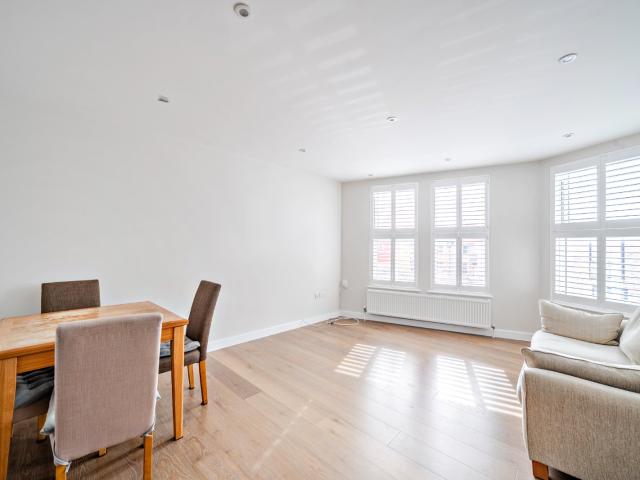 apartment to rent in Merton Road, London, SW19