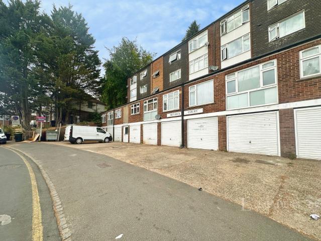 Apartment to rent in Meyrick Avenue, Luton, Bedfordshire, LU1 | Leaders