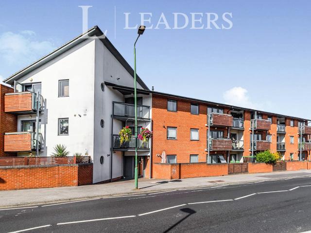Apartment to rent in Middleton Road, Carshalton, SM5 | Leaders