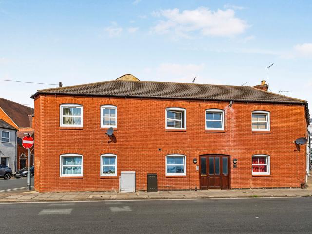 Apartment to rent in Military Road, Northampton, Northamptonshire, NN1 | Leaders