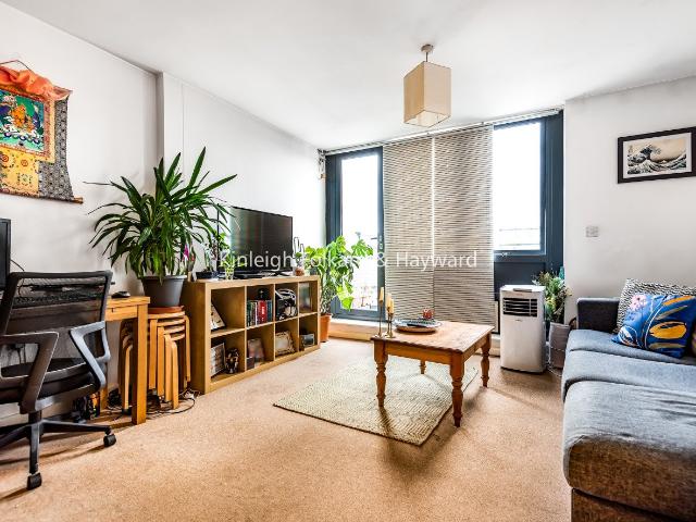 apartment to rent in Mitcham Road, London, SW17