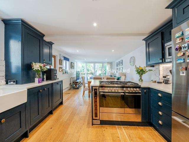 apartment to rent in Montrell Road, London, SW2