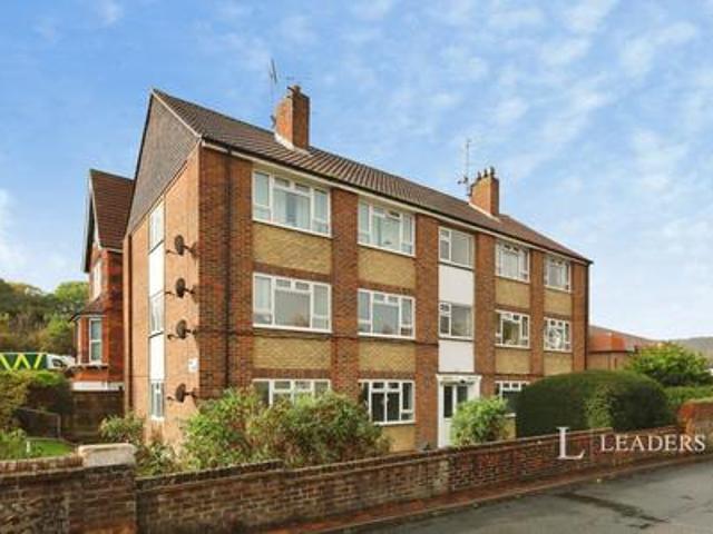 Apartment to rent in Moat Croft Road, Eastbourne, East Sussex, BN21 | Leaders