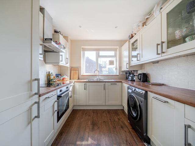apartment to rent in Morris Gardens, London, SW18