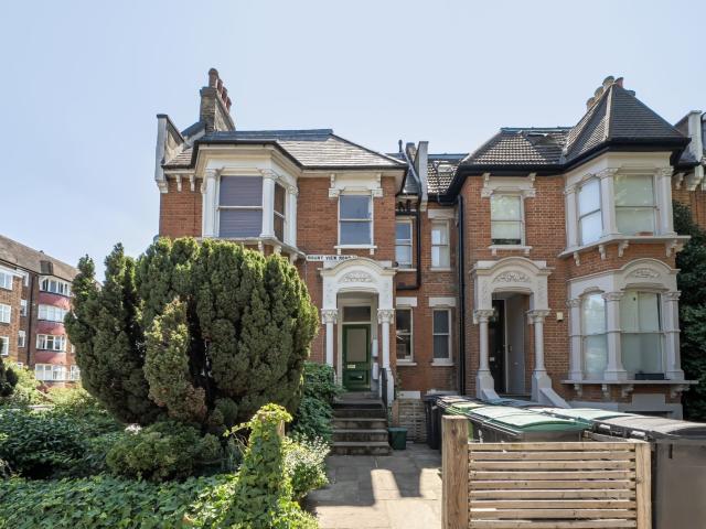 apartment to rent in Mount View Road, London, N4