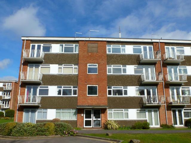 Apartment to rent in Mount Road, Poole, BH14 | Leaders