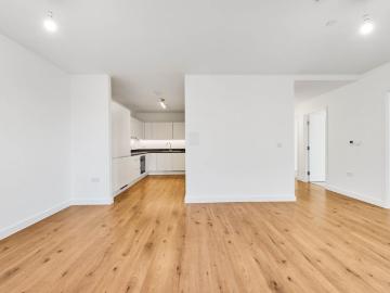 apartment to rent in New Road, Dagenham, RM9
