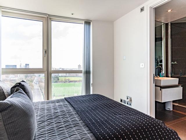 Apartment to rent in No 1 Building, Gunwharf Quays, Portsmouth, PO1 | Leaders
