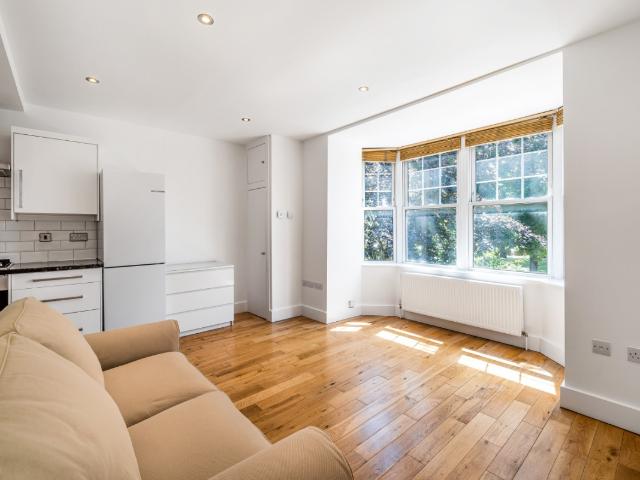 apartment to rent in Norbury Crescent, Norbury, London, SW16