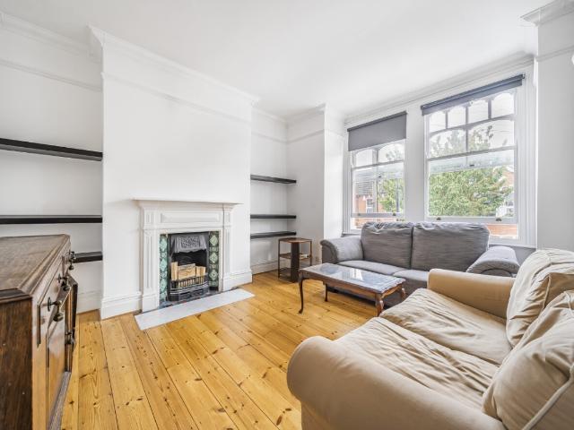 apartment to rent in Ormiston Grove, London, W12