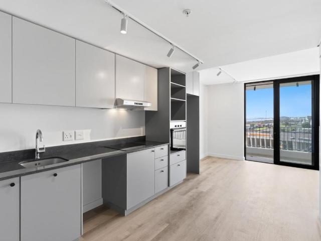 Apartment to rent in Paarden Eiland, Cape Town