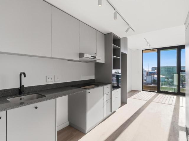 Apartment to rent in Paarden Eiland, Cape Town