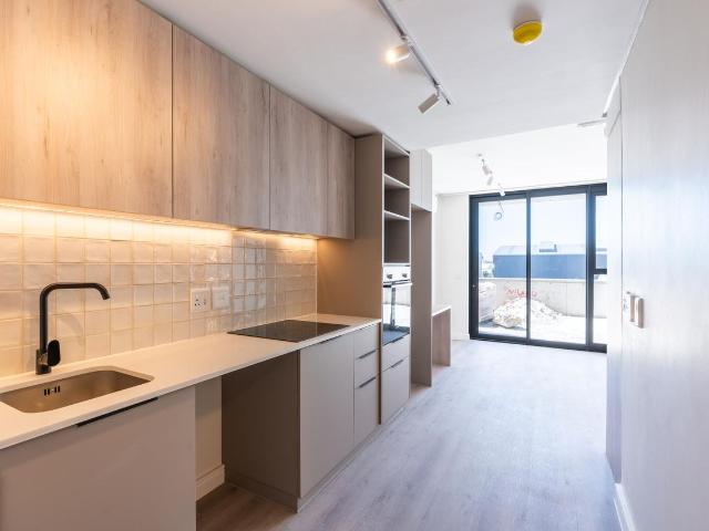 Apartment to rent in Paarden Eiland, Cape Town