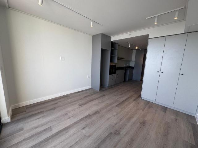 Apartment to rent in Paarden Eiland, Cape Town