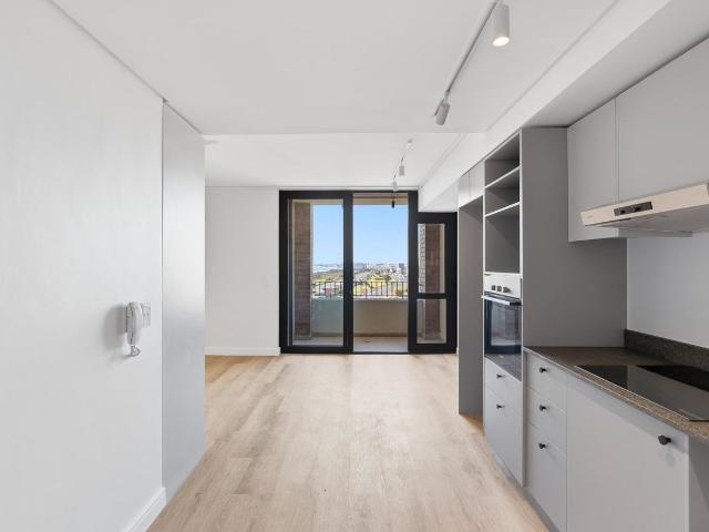 Apartment to rent in Paarden Eiland, Cape Town