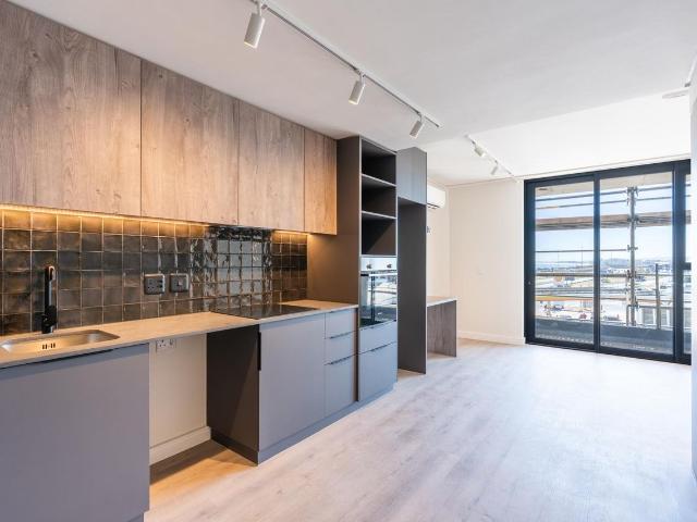 Apartment to rent in Paarden Eiland, Cape Town