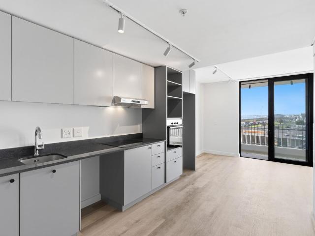 Apartment to rent in Paarden Eiland, Cape Town