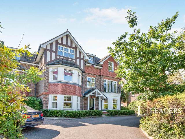 Apartment to rent in Pembroke Road, Woking, GU22 | Leaders