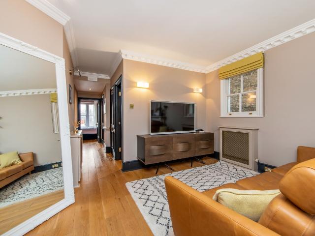 apartment to rent in Pembridge Crescent, London, W11