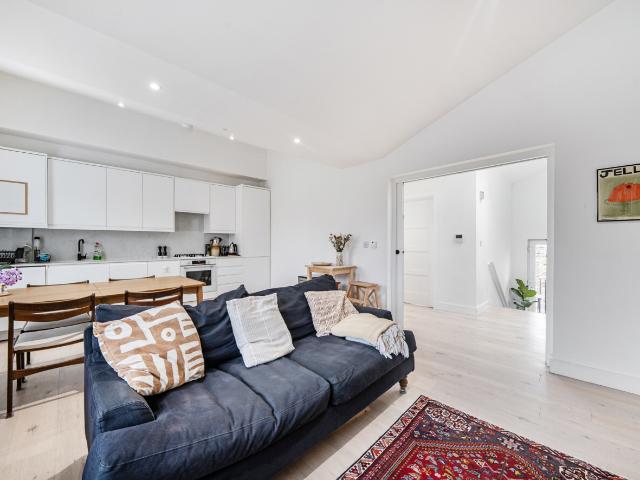 apartment to rent in Peckham Road, Camberwell, London, SE5
