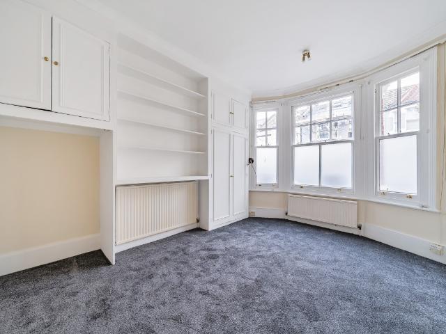 apartment to rent in Petley Road, London, W6