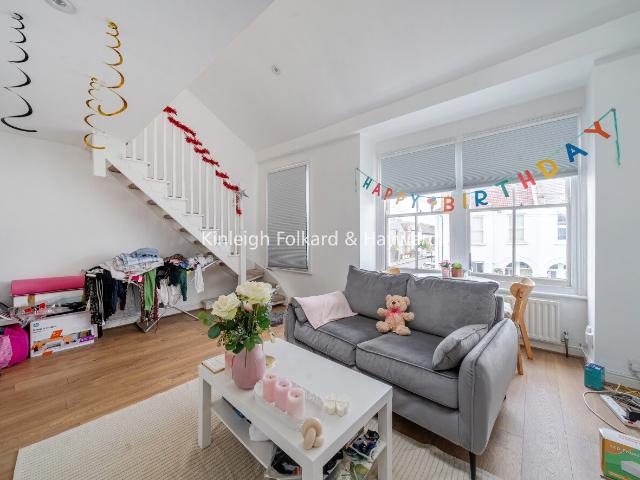 apartment to rent in Pevensey Road, London, SW17
