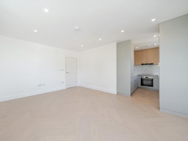 apartment to rent in Pitt Crescent, Southfields, London, SW19