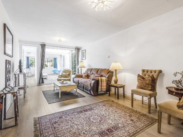 apartment to rent in Porchester Square, Bayswater, London, W2