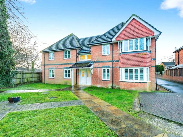 Apartment to rent in Pound Road, Bursledon, Southampton, Hampshire, SO31 | Leaders