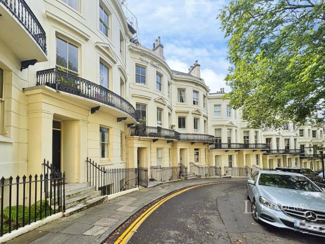Apartment to rent in Powis Square, Brighton, East Sussex, BN1 | Leaders
