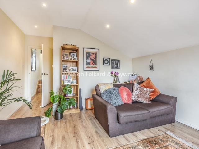 apartment to rent in Pretoria Road, Furzedown, London, SW16