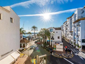 Apartamento en alquiler en La Quinta, Benahavís - Plaza aparcamiento
