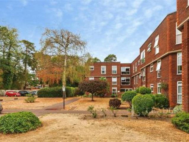 Apartment to rent in Queens Court, Ellesmere Road, Weybridge, Surrey, KT13 | Leaders