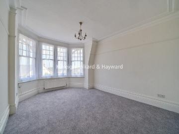 apartment to rent in Queens Avenue, London, N10