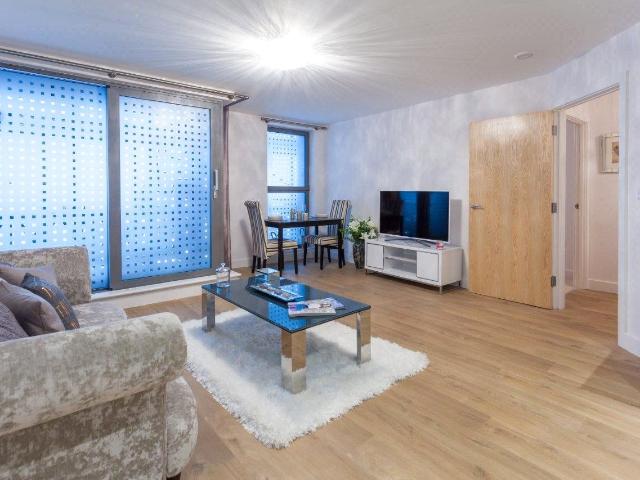 Apartment to rent in Queensgate, Cromwell Road, Redhill, RH1 | Leaders
