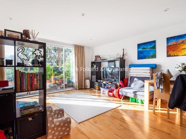 apartment to rent in Queensmere Road, Southfields, London, SW19