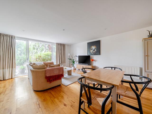 apartment to rent in Queensmere Road, Southfields, London, SW19