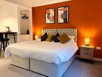 Apartment To Rent In Radcliffe Street, Milton Keynes, MK12